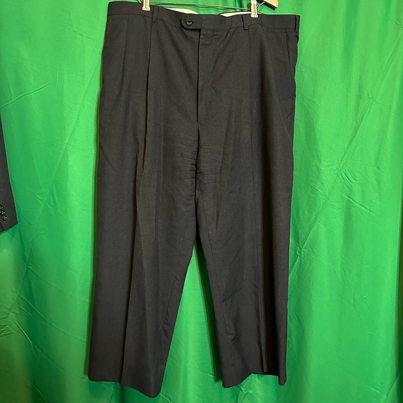 HICKEY FREEMAN dark gray 2pc USA-made boardroom suit - Picture 5 of 11